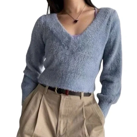 Aritzia Sunday Best Kitten V-neck Sweater - Picture 4 of 9